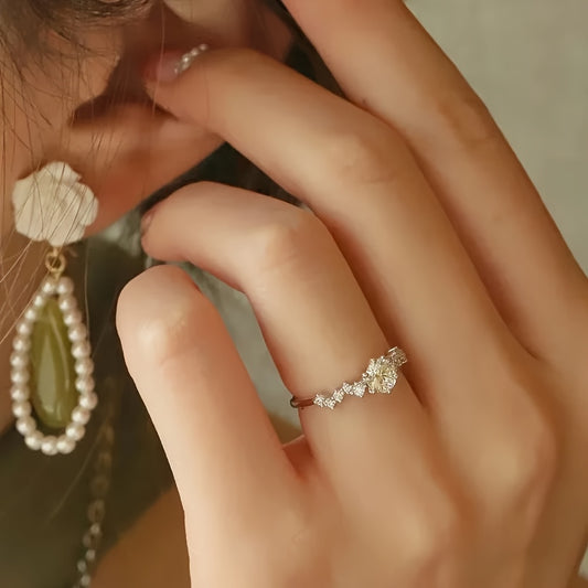 1 elegant and luxurious Moissanite engagement ring -925 sterling Silvery jewelry - suitable for various hand shapes