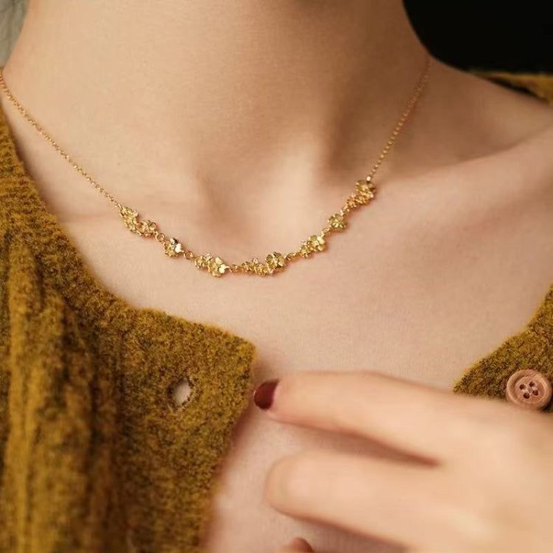 A Vintage Elegant and Exquisite S925 Silver Synthetic Zirconia Cherry Blossom Necklace, Women's Collarbone Chain