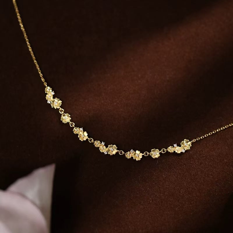A Vintage Elegant and Exquisite S925 Silver Synthetic Zirconia Cherry Blossom Necklace, Women's Collarbone Chain