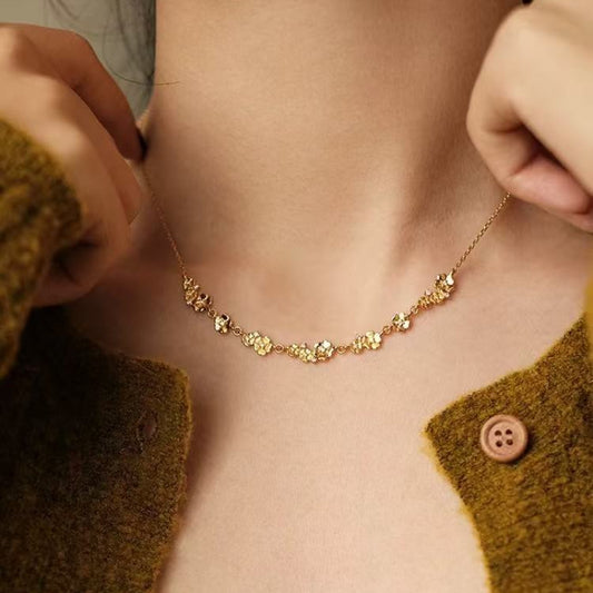 A Vintage Elegant and Exquisite S925 Silver Synthetic Zirconia Cherry Blossom Necklace, Women's Collarbone Chain