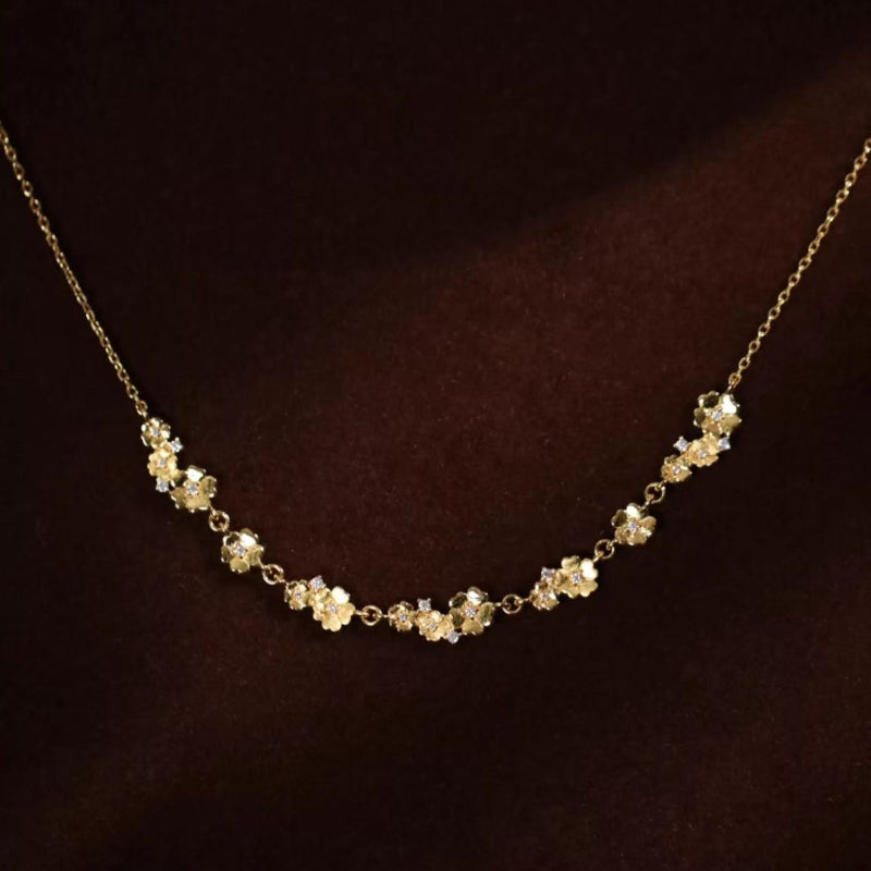 A Vintage Elegant and Exquisite S925 Silver Synthetic Zirconia Cherry Blossom Necklace, Women's Collarbone Chain